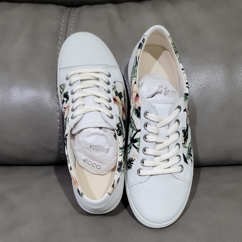 BRAND NEW Ecco Women's White and Floral Lace-Up Sneakers